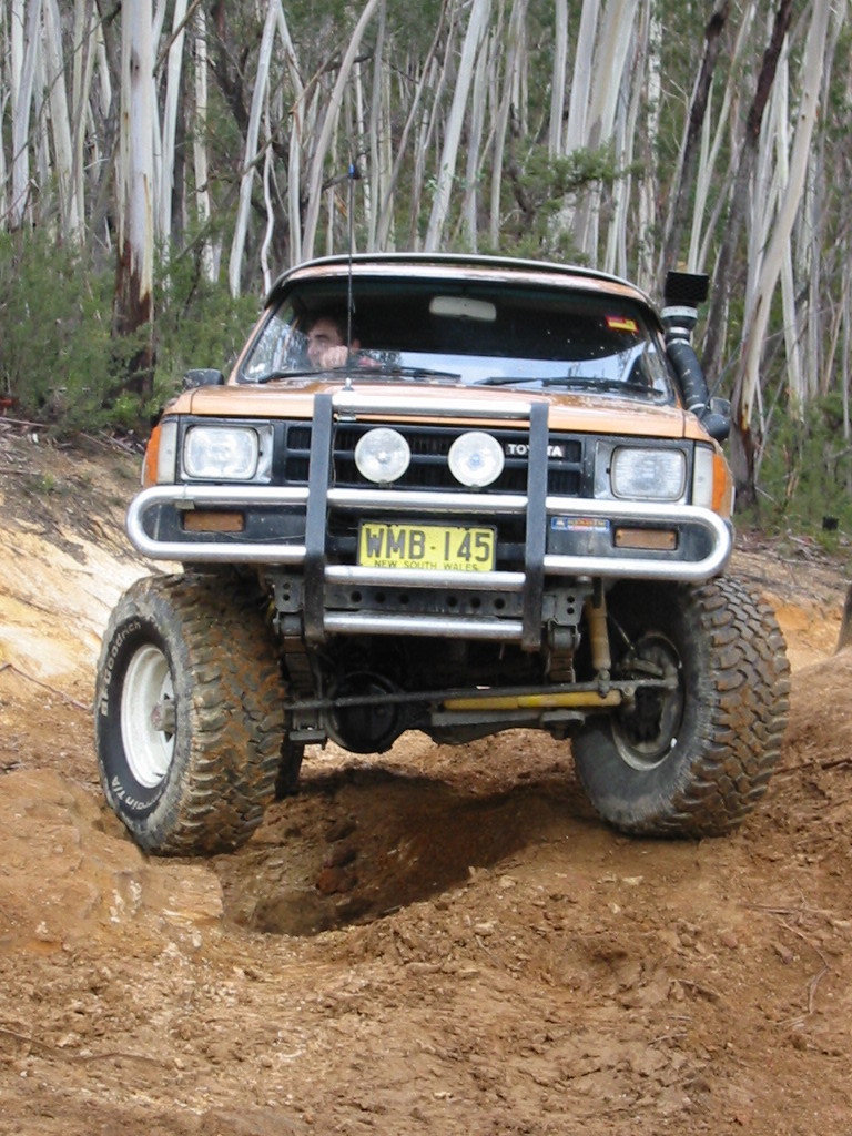 note the small contact on the left wheel